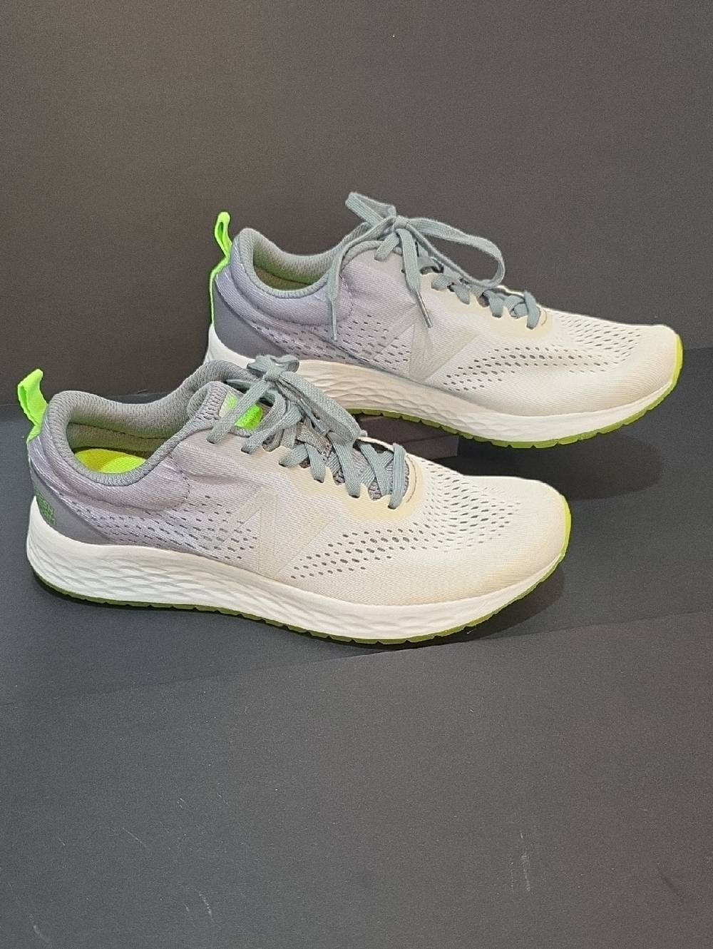New Balance Fresh Foam Arishi Women's Light Gray & Neon Green Sneakers Size 9.5